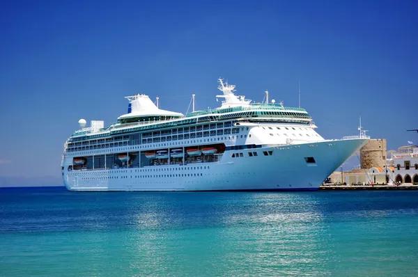 Discover the Wonders of Wildlife on a cruise to antartica